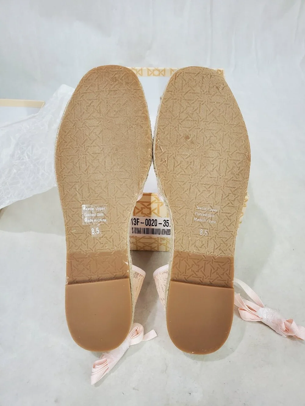 Badgley Mischka Espadrille flats Pink Lace Ankle Tie Girlie Feminine Dainty 8.5